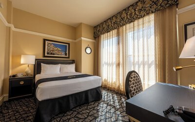 Gaslamp Plaza Suites