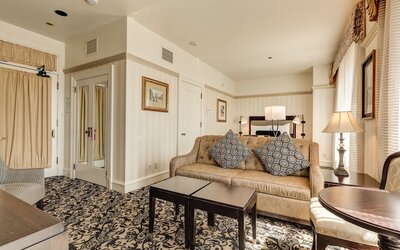Gaslamp Plaza Suites