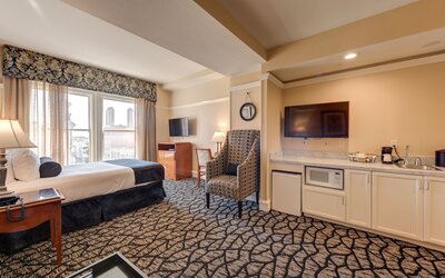 Gaslamp Plaza Suites