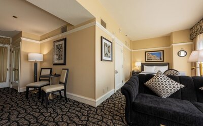 Gaslamp Plaza Suites