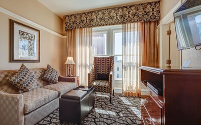 Gaslamp Plaza Suites