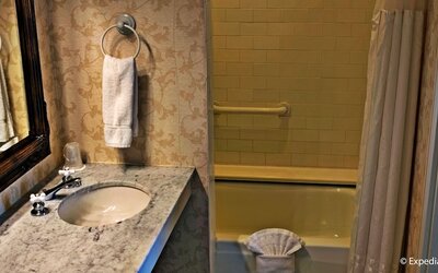 Gaslamp Plaza Suites