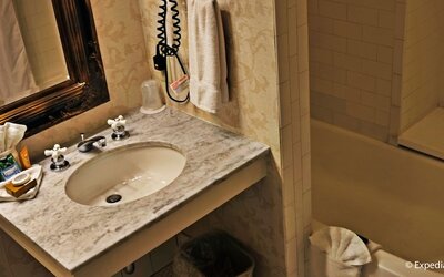 Gaslamp Plaza Suites