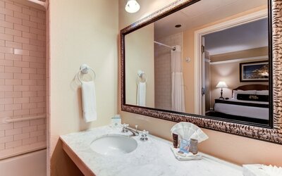 Gaslamp Plaza Suites