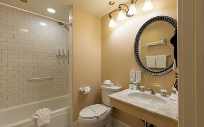 Gaslamp Plaza Suites