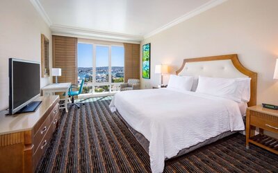 DoubleTree by Hilton San Diego Bayside