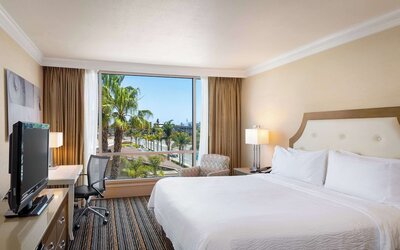 DoubleTree by Hilton San Diego Bayside