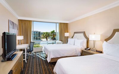 DoubleTree by Hilton San Diego Bayside