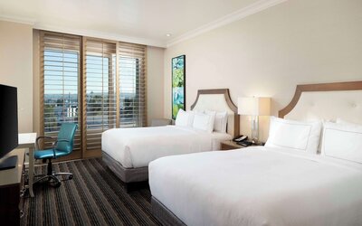 DoubleTree by Hilton San Diego Bayside