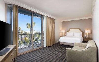 DoubleTree by Hilton San Diego Bayside