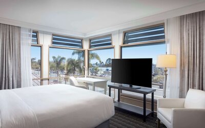 DoubleTree by Hilton San Diego Bayside