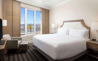 DoubleTree by Hilton San Diego Bayside