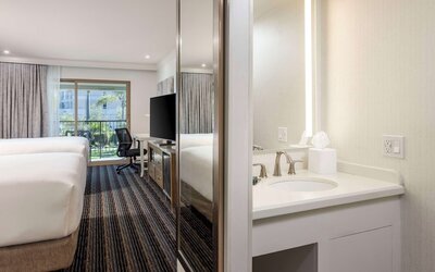 DoubleTree by Hilton San Diego Bayside
