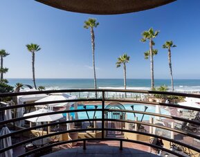Pacific Terrace Hotel