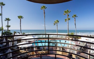 Pacific Terrace Hotel