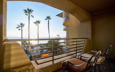 Pacific Terrace Hotel
