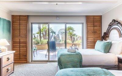 Pacific Terrace Hotel