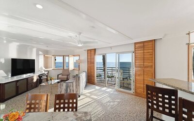 Pacific Terrace Hotel