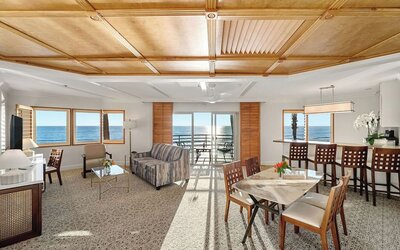 Pacific Terrace Hotel