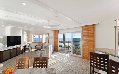 Pacific Terrace Hotel