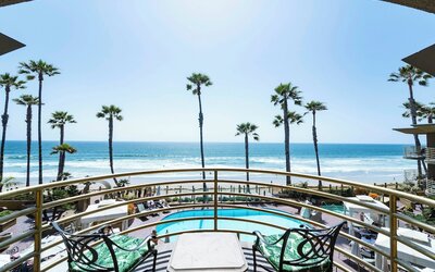 Pacific Terrace Hotel