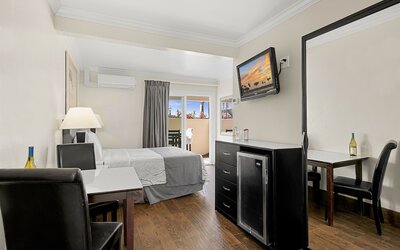 Ocean Beach Hotel