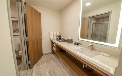 Legacy Resort Hotel & Spa