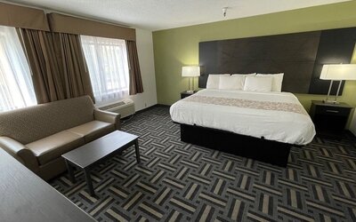 La Quinta Inn and Suites by Wyndham Cincinnati North