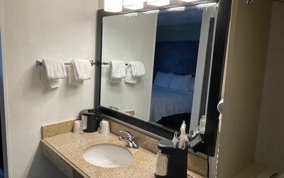 La Quinta Inn and Suites by Wyndham Cincinnati North