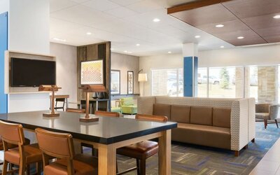 Holiday Inn Express and Suites-Cincinnati NE - Red Bank Road by IHG