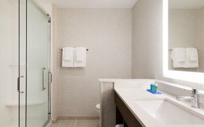 Holiday Inn Express and Suites-Cincinnati NE - Red Bank Road by IHG