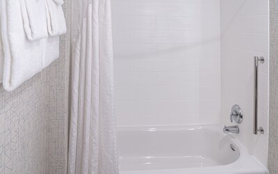 Holiday Inn Express and Suites-Cincinnati NE - Red Bank Road by IHG