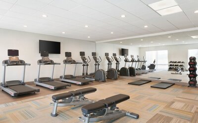Holiday Inn Express and Suites-Cincinnati NE - Red Bank Road by IHG