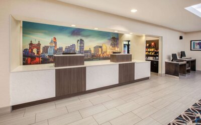 La Quinta Inn & Suites by Wyndham Cincinnati Airpt Florence