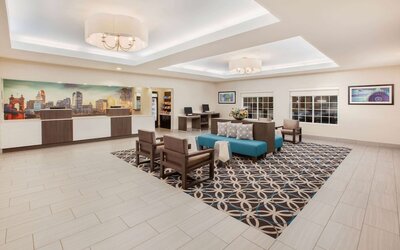 La Quinta Inn & Suites by Wyndham Cincinnati Airpt Florence