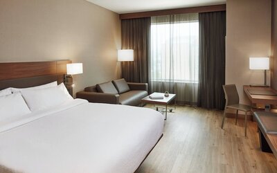 AC Hotel by Marriott Cincinnati at The Banks