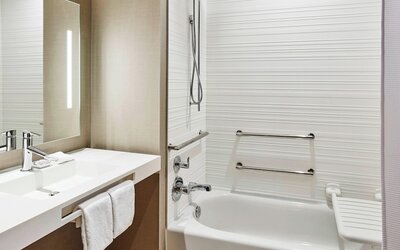 AC Hotel by Marriott Cincinnati at The Banks