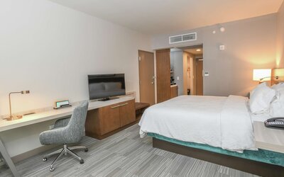 Suite, 1 King Bed, Accessible (Hearing)