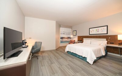 Room, 1 King Bed, Accessible (3x3 Shower)