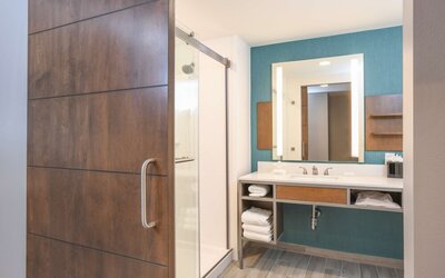 Room, 1 King Bed, Accessible (3x3 Shower)