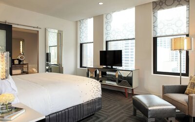 Renaissance Cincinnati Downtown Hotel