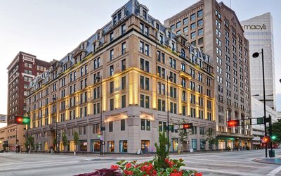 The Cincinnatian Hotel Curio Collection by Hilton
