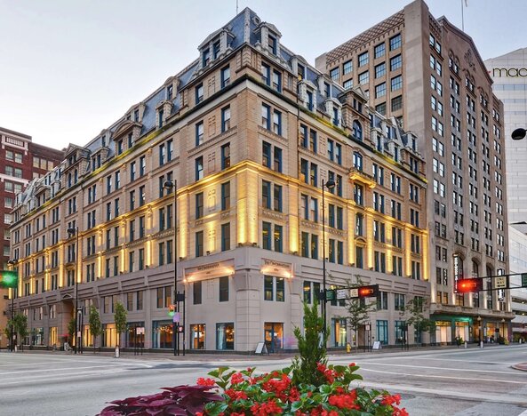 The Cincinnatian Hotel Curio Collection by Hilton
