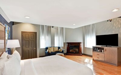 The Cincinnatian Hotel Curio Collection by Hilton