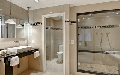 The Cincinnatian Hotel Curio Collection by Hilton