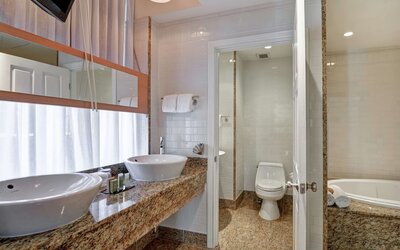 The Cincinnatian Hotel Curio Collection by Hilton