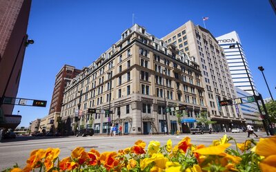 The Cincinnatian Hotel Curio Collection by Hilton