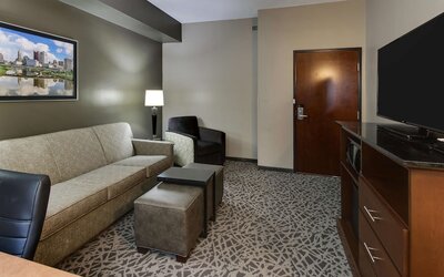 Drury Inn & Suites Cleveland Beachwood