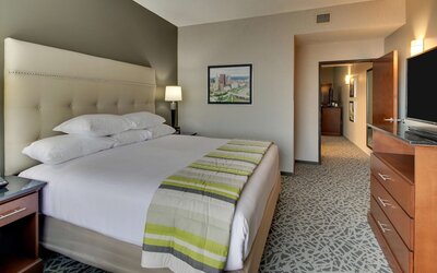 Drury Inn & Suites Cleveland Beachwood