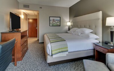 Drury Inn & Suites Cleveland Beachwood